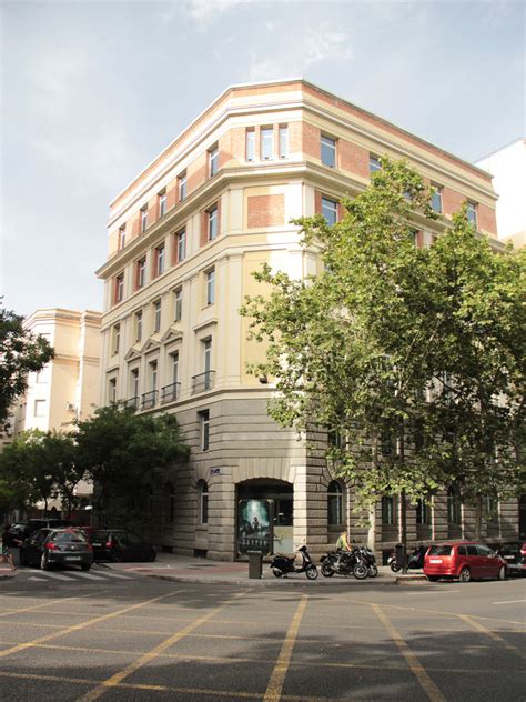 Bienvenidos a la página web del hospital universitario puerta de hierro majadahonda. Mutua Madrileña ha adquirido el edificio sito en Jose ...