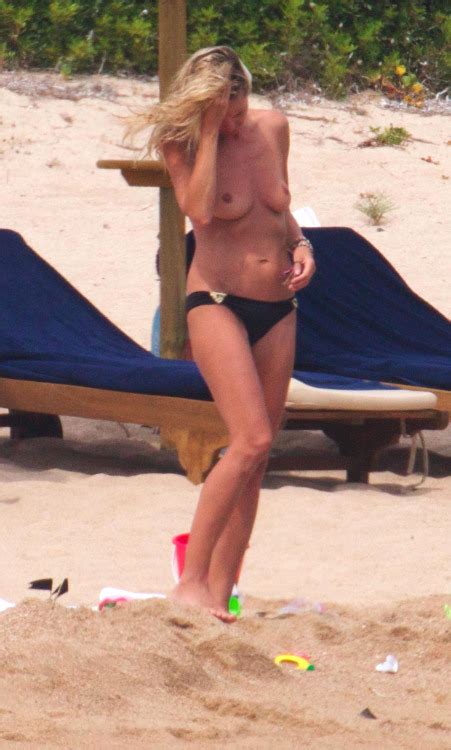 Thumbs Pro Toplessbeachcelebs Heidi Klum Model Sunbathing Topless