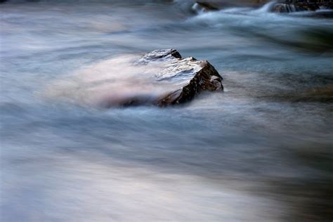 Premium Photo Stone In A River With Fast Moving Water Around