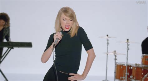 Taylor Swift Debuts Shake It Off Video Announces Album