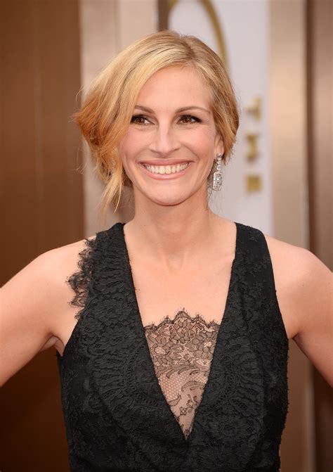 Julia Roberts At 2014 Oscars Zoom In On Every Glamorous Beauty Look
