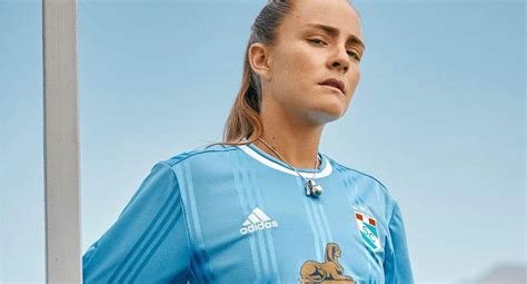 It was founded on 13 december 1955 in the rímac district by engineer ricardo bentín. Camiseta adidas de Sporting Cristal 2020 - Todo Sobre ...