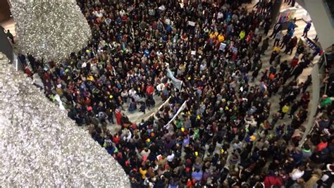 Arrests As Hundreds Protest At Mall Of America