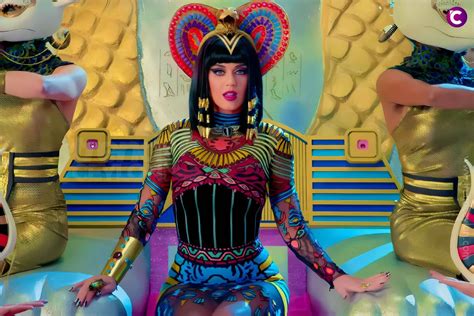 Unveiling Katy Perrys Exquisite Looks In Dark Horse