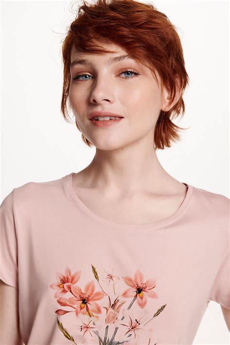 Camiseta Estampa Flores Rose