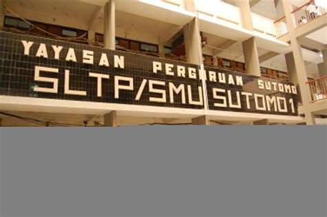 Sutomo sebenarnya memiliki nama asli subroto. Herryanto Wijaya: YAYASAN SUTOMO 1 MEDAN