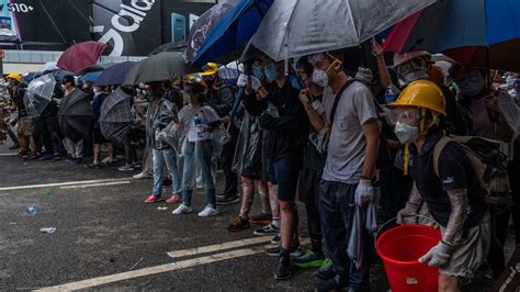 Hong Kong Police Fire Tear Gas And Rubber Bullets At Extradition Protesters The New York Times