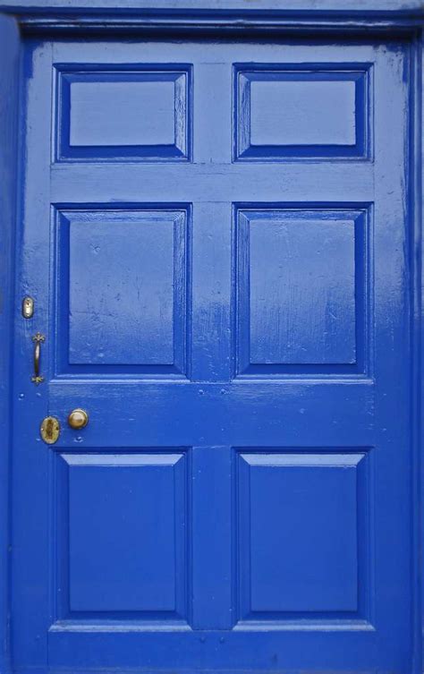 Comment sécuriser sa porte d'entrée ? Comment poser une porte d'entrée en bois