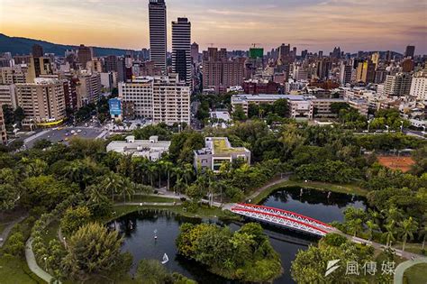 Maybe you would like to learn more about one of these? 高雄豪宅聚落大車拚 市區最抗跌-風傳媒