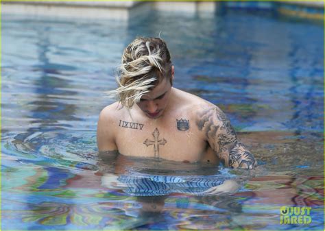 Full Sized Photo Of Justin Bieber Goes Shirtless For Swim At Versace