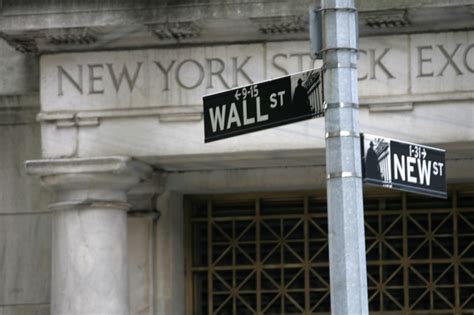 Banyaknya olahan makanan yang dibuat dengan cara digoreng, menjadikan minyak goreng selalu. Harga Minyak Seret Wall Street ke Zona Merah : Okezone Economy