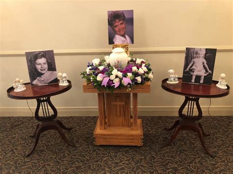 Photos Collectibles Urn And Floral Spray Memory Table Memorial
