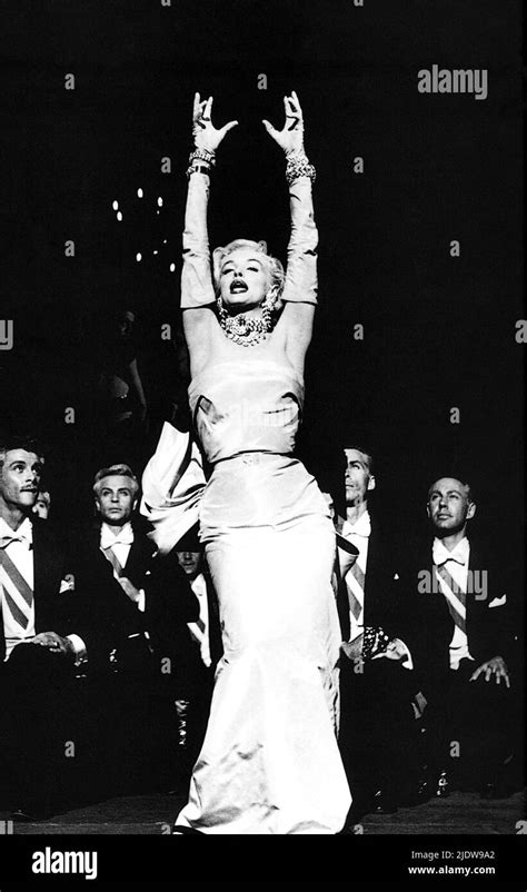 1953 Usa The Movie Actress Marilyn Monroe 1926 1962 In Gentlemen Prefer Blondes Gli