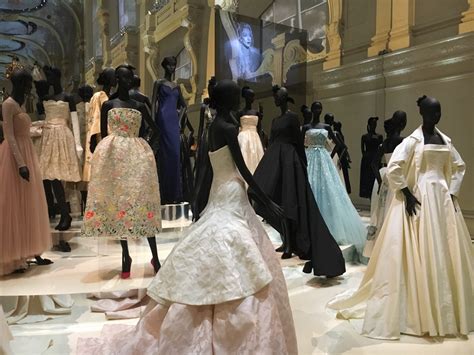 Lexposition Christian Dior couturier du rêve à Paris Sakartonn