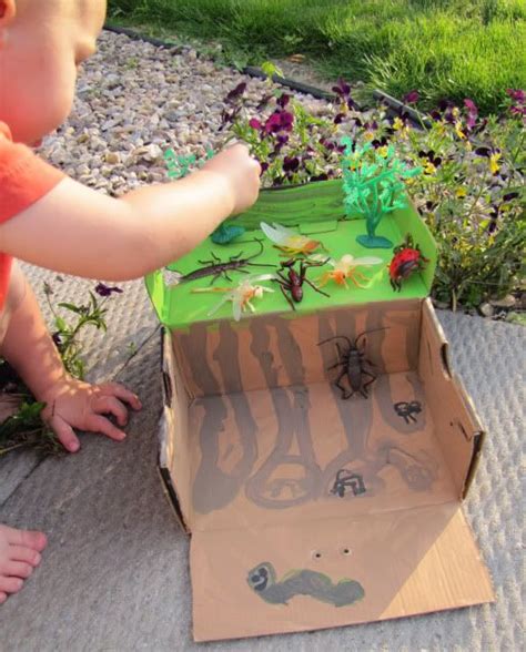 You'll be blown away by these 97 things to make using a cardboard box, cardboard tube, egg cartons and shoe boxes. Bug Habitat from shoebox.....the little guy is going to ...