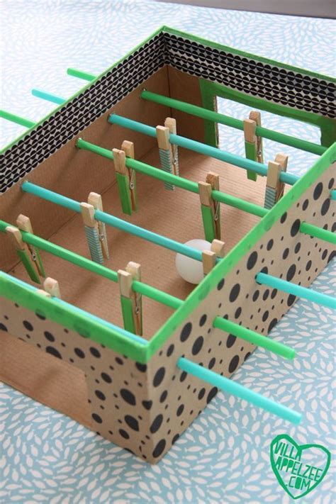 El juego es sano si se juega con sus normas y reglas y mas en le patio de su casa que era el play o campo por juegos antiguos del pasado a que jugaban tus abuelos juegos retro. 10 Juegos para niños que puedes hacer tú mismo | Manualidades, Reciclar cajas de zapatos y ...