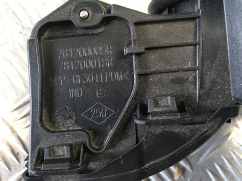 3.open the fuel filler flap. Fuel Tank Flap Renault Megane III 1.5 Dci 2015 | Garage Mahieu