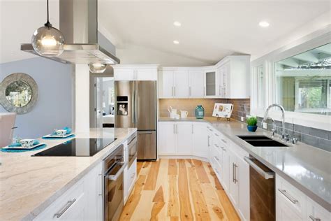 This beautiful kitchen is reminiscent of ancient architecture. White Shaker style kitchen Cabinets, Hickory Hardwood ...