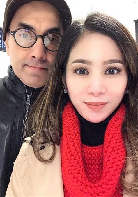 Perbedaan usia bukan penghalang bagi mereka. Sweet! Quality Time ala Bunga Zainal dan Suami Tercinta ...