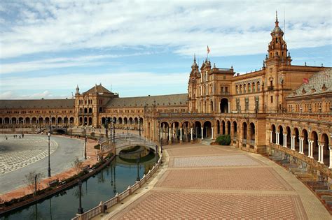 A History Of Sevilles Plaza De España In 1 Minute