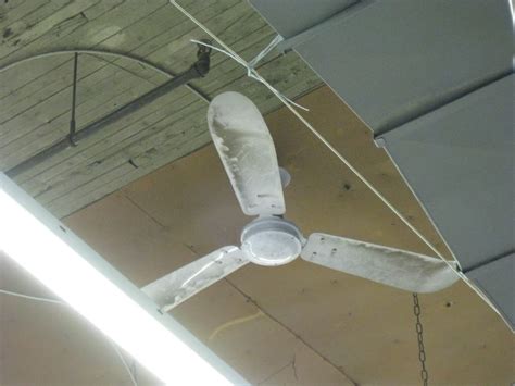 Industrial ceiling fans are powerful, large ceiling fans designed for use in large spaces such as warehouses, shopping malls, manufacturing plants, theatres, airports and large commercial buildings or offices. Canarm industrial ceiling fans - 25 methods to create the ...