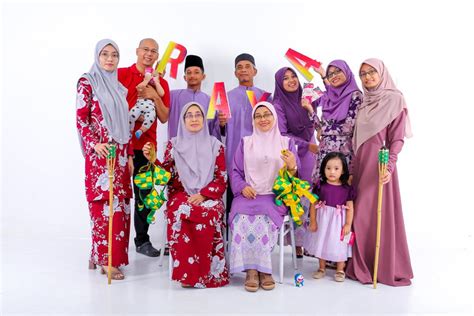 Explore tweets of ibu lurah @kampung_birahi on twitter. PHOTOSHOOT RAYA KONSEP RUMAH KAMPUNG DI KARYA CREATIVE ...