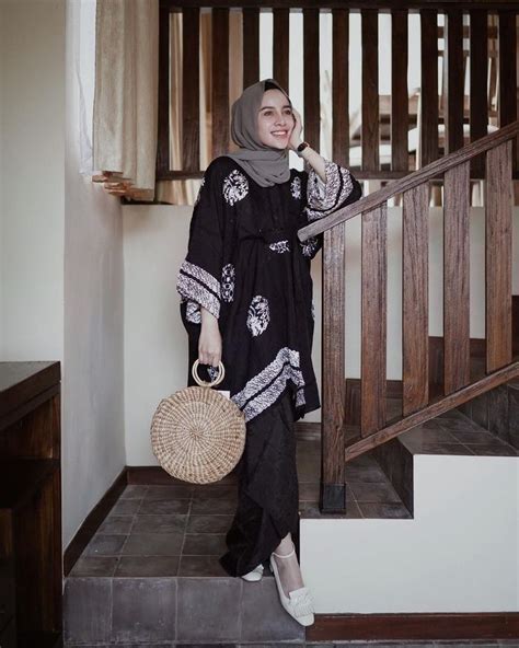 Bahan polos katun ima premium. 50+ Model Baju Batik Kantor Wanita Berjilbab, Kombinasi ...