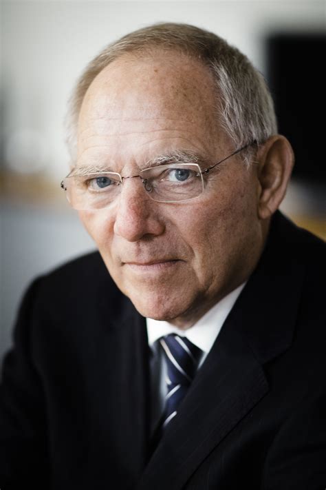 Der katholik karl schäuble hatte eine protestantin geheiratet und die söhne evangelisch taufen. Dr. Wolfgang Schäuble, Bundesminister der Finanzen ...