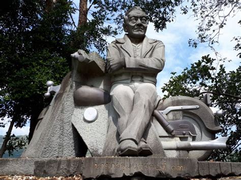 ลูกสาว 'ไกรศักดิ์ ชุณหะวัณ' ตามล่ามือฉกกีตาร์พ่อหายหมดบ้าน ประธานองคมนตรี อัญเชิญน้ำหลวงอาบศพพระราชทาน 'ไกรศักดิ์ ชุณหะวัณ. ไกรศักดิ์ ชุณหะวัณ 2490-2563 : นักเคลื่อนไหว นักการเมือง ...