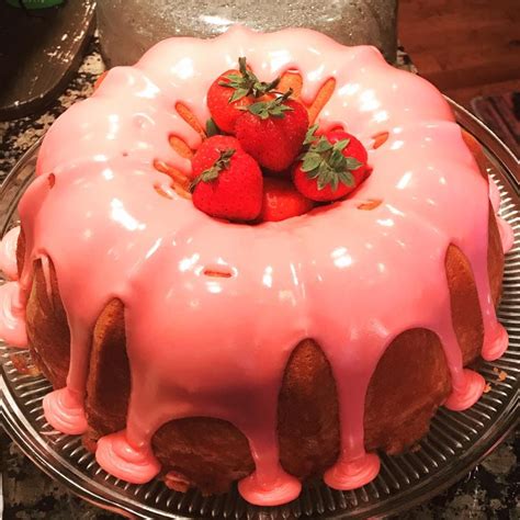 Learn how to cook great paula deens coconut pound cake. Paula Deen's Strawberry Pound Cake | Recipe | Pound cake ...