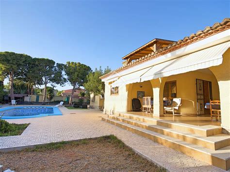 De la playa, 3 habitaciones dobles y una habitación sencilla, 2 baños, un zona: Villa de 293 m² en venta en Playa San Juan, Alicante