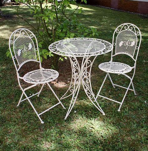 Di and tom welcome you to your one stop shop in giving your outside area the wow factor. Vintage garden furniture set - table & 2 chairs - wrought iron - cream white 4260375321322 | eBay