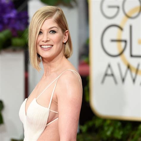 A Moment For Rosamund Pikes Red Carpet Sideboob Please