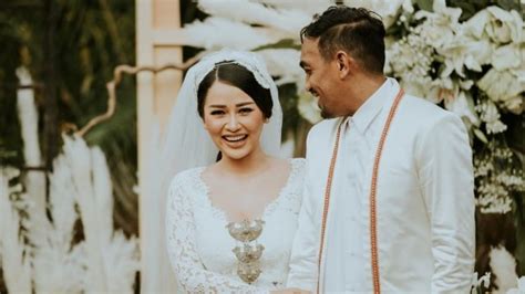 Dewi Sandra Soal Glenn Fredly Menikah Alhamdulillah
