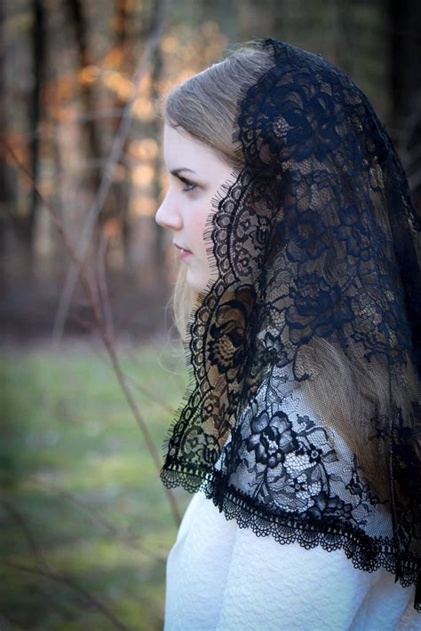 Evintage Veils~ Black Spanish Lace Floral Lace Mantilla Chapel Veil