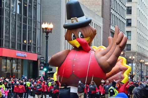 Here are 80 plus thanksgiving recipes from appetizers to desserts and drinks along with tips and best practices to ensure that you deliver the best dinner that family and friends will talk about for a long long time #thanksgiving #recipes. Chicago Thanksgiving Parade 2017: Parade Route, Time ...