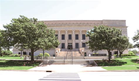 Two lawyers take different paths after losing licenses