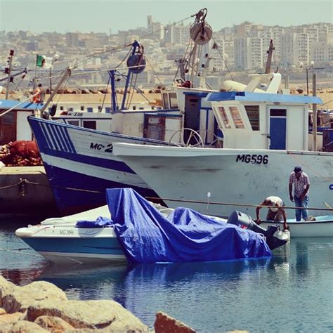 À l'est, par la wilaya de chlef ; TakPhotographe: Wilaya de Mostaganem, Algérie