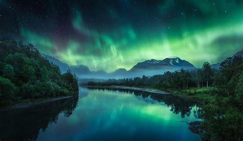 Nature Photography Aurora Boreal Sky Night Stars Mountains Wallpaper