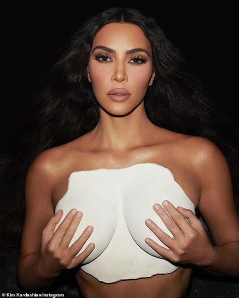 Kim Kardashian Desnuda Sus Curvas En Bikini Después De Que La Vieran