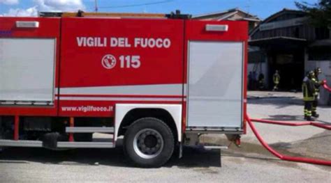 Cosa posso fare per te oggi? Napoli, maxi incendio divampato nell'area est della città ...
