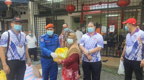 Good, trolly, barang, develop, grocery, necessities, basic needs. 154 keluarga terima barang keperluan daripada MRM - Utusan ...