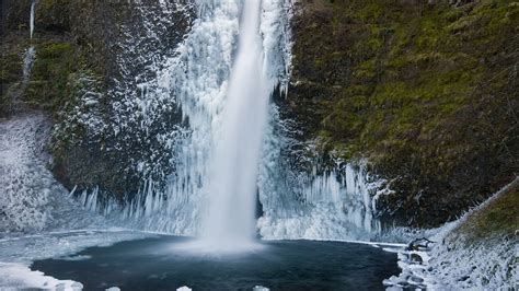 Frozen Waterfall From Green Algae Covered Mountains Pouring On Lake Hd