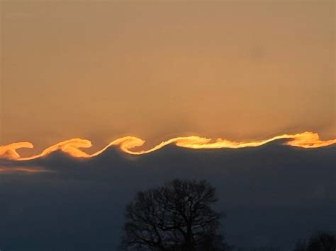 Kelvin Helmholtz Clouds Look Like Ocean Waves