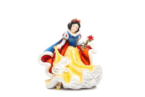 The wicked queen creates an snow white travels to the land of the seven friendly giants and makes friends with them. Christmas themed Snow White figurine launch brings festive ...