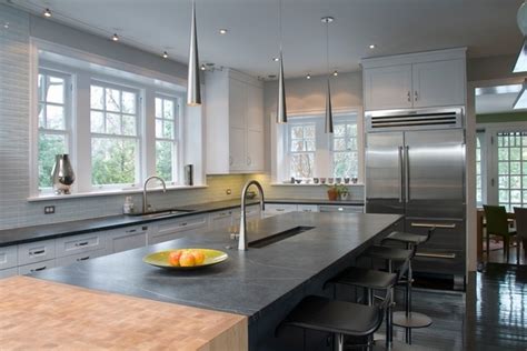 Soapstone countertops are made primarily from soapstone (but not entirely) which is a soft most soapstone countertops are made of a combination of soapstone and a harder stone, like here's their main pros and cons so you can decide if it's right for your kitchen or bathroom countertop. Soapstone countertops - a natural rock that transforms the ...