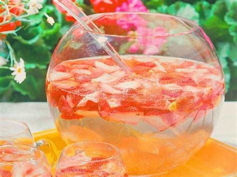 Erdbeer- Ananas - Bowle Rezept