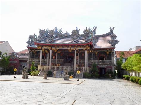 Kuan yin teng, or temple of the goddess of mercy, is one of the most important chinese temples in penang. George Town (Penang): Goddess of Mercy Temple (Kuan Yin ...