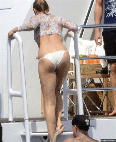 Cameron Diazs Bikini Ass On A Yacht Of The Day