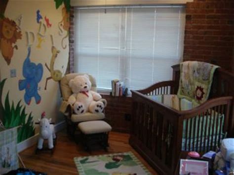 Chubby Cheeks: Zoo-themed nursery decor